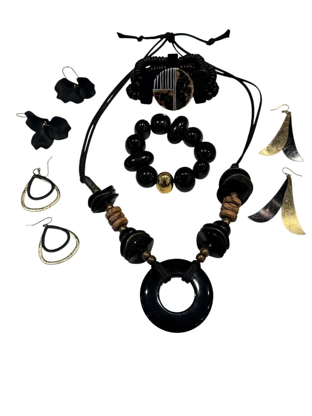 Mixed Lot of Black & Gold Chunky Jewelry Necklaces Bracelets Earrings